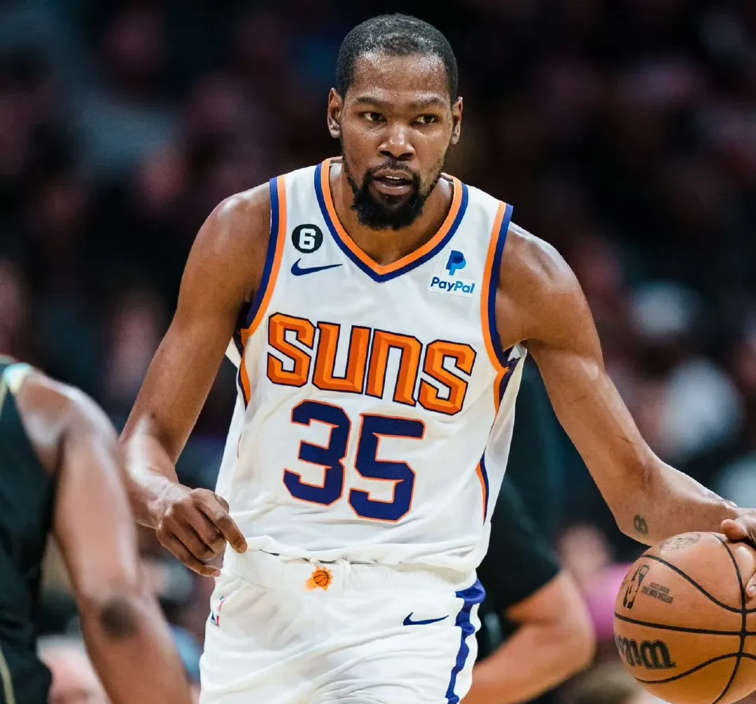 九游体育-杜兰特在TES比赛中领先优势明显，战术调整引发热议！