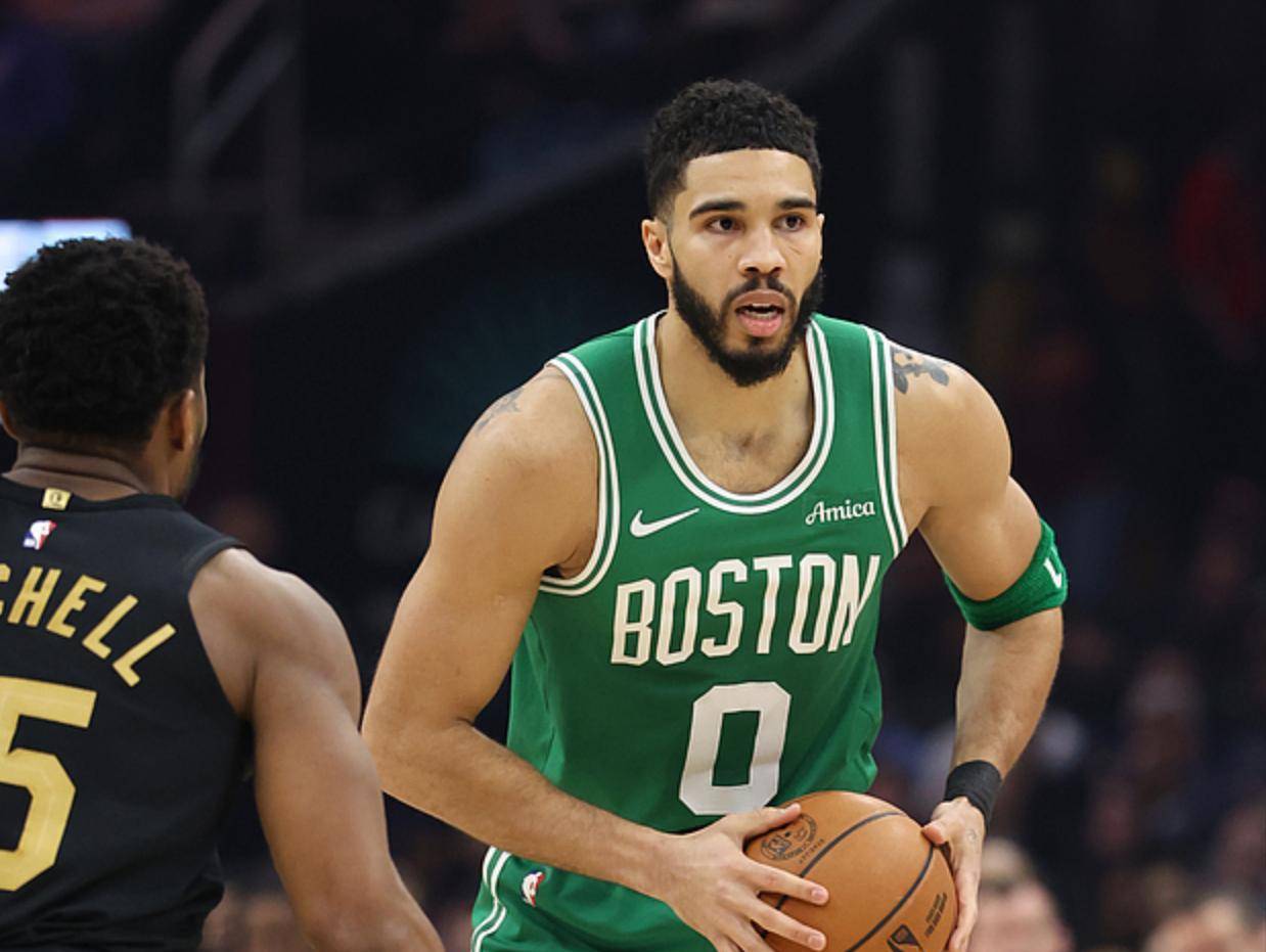 九游-塔图姆意外战胜皇家马德里，夺冠引爆全场！