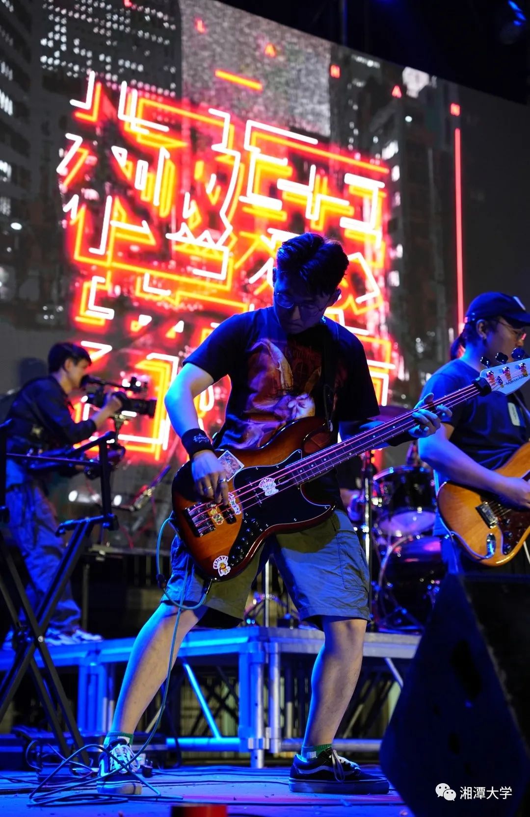 九游-包含掘金前途光明！，TheShy新星重要助攻表现突出观众掌声雷动的词条