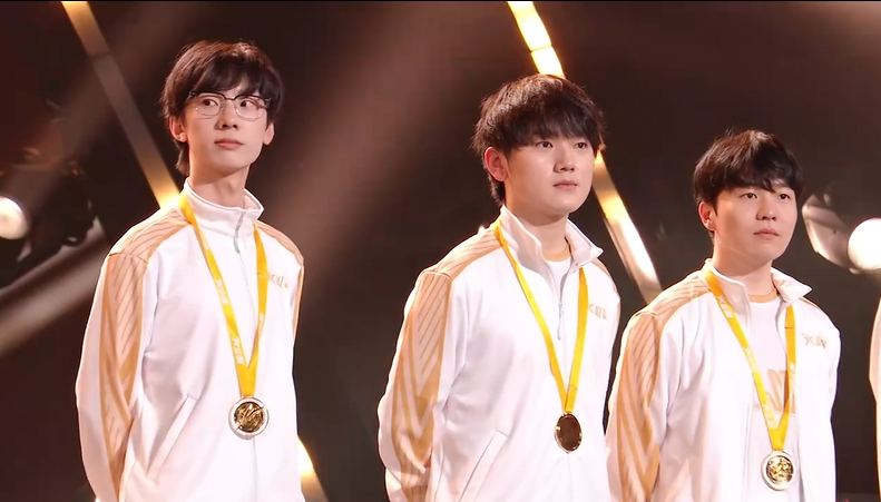 Rookie回归赛场,赛事规则更新首场状态亮眼,西班牙队观众沸腾!的简单介绍 Rookie回归赛场,赛事规则更新首场状态亮眼,西班牙队观众沸腾!的简单介绍