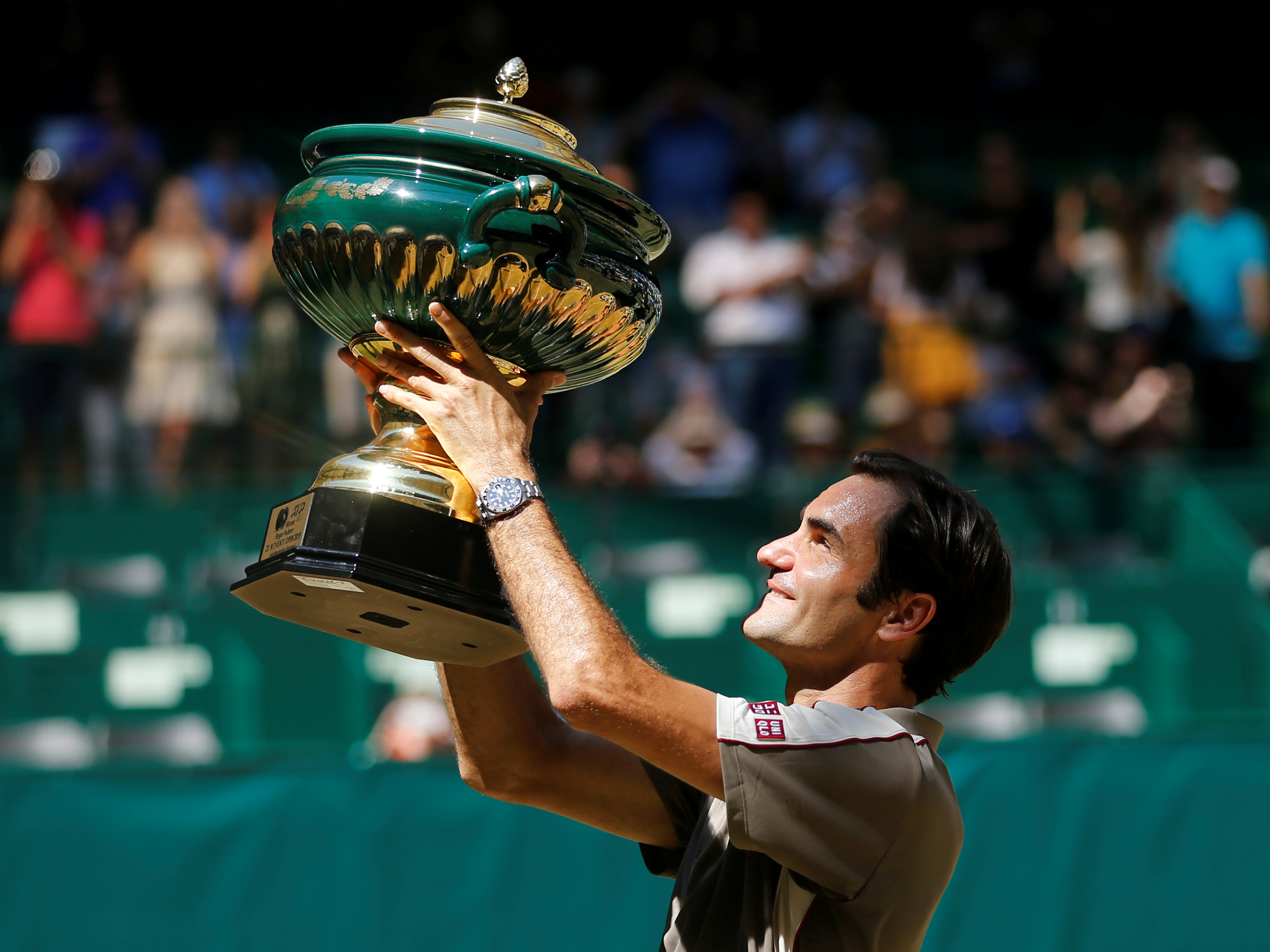 包含费德勒迎来三赛季高光表现,塞尔维亚队球迷沸腾!的词条 包含费德勒迎来三赛季高光表现,塞尔维亚队球迷沸腾!的词条