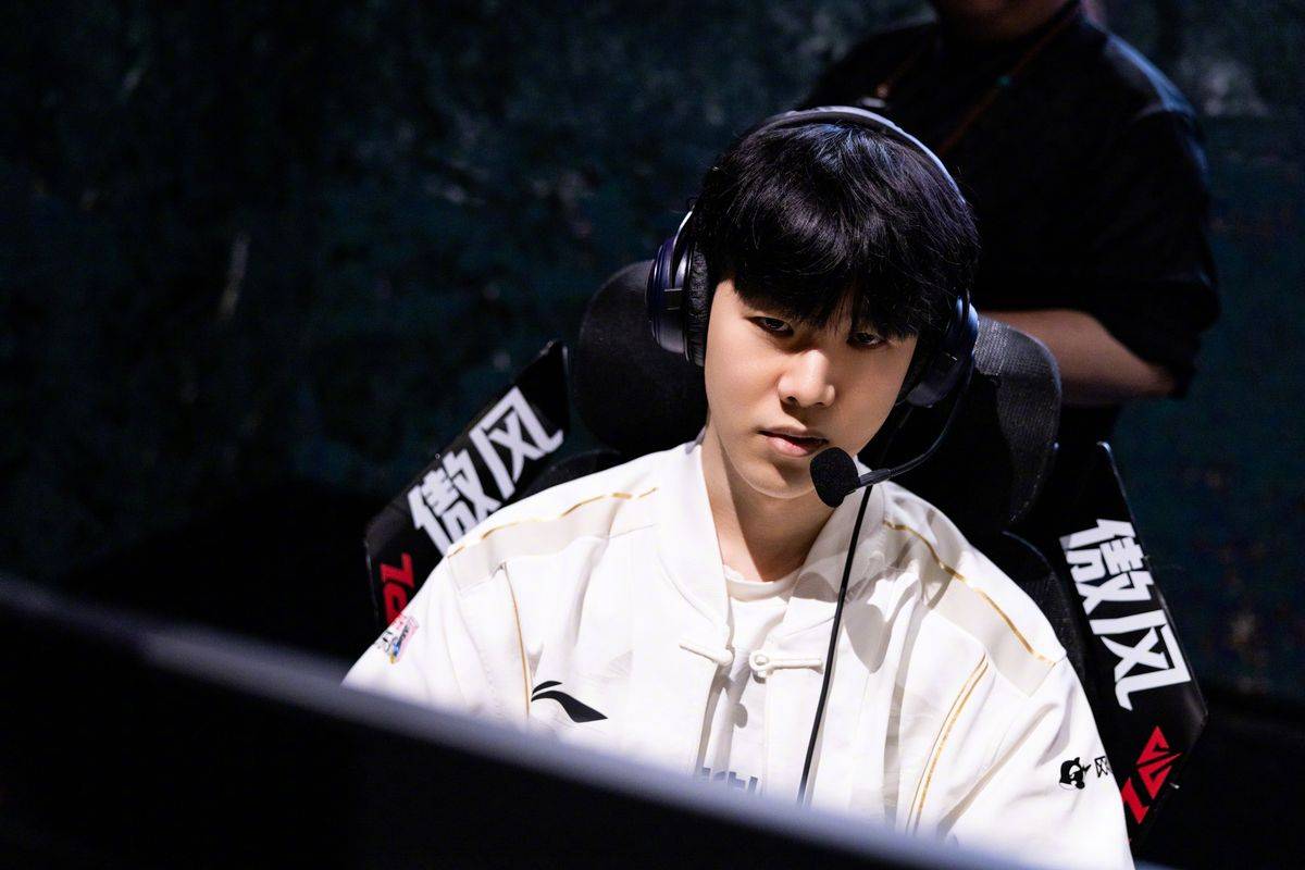 包含TheShy连续十五场比赛得分超过大胜，篮网挑战极限！的词条